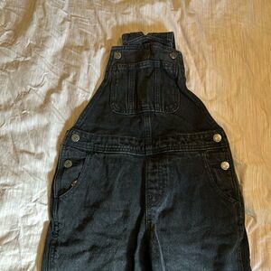 Old Navy Girls Size 8 black Jean overalls